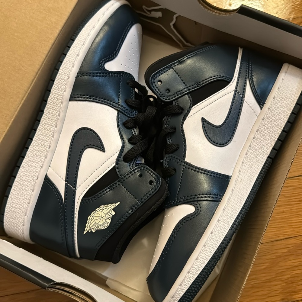Air Jordan 1 Mid